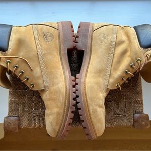 Timberland Classic size 9